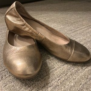 Dansko Gold flats 💕